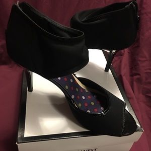 Shoe-booties black stilettos